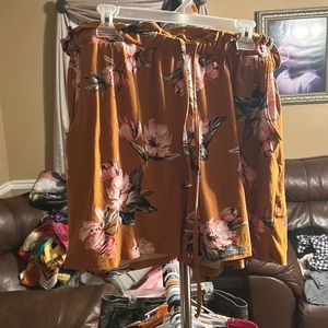 women’s dress up shorts, size 3x